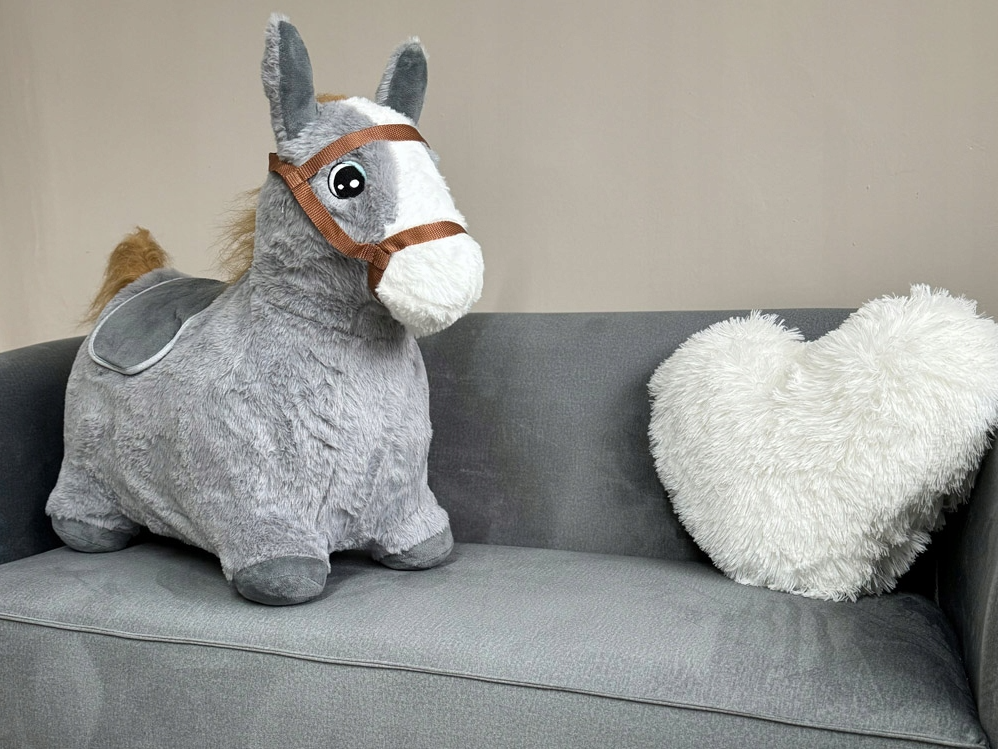 roztomilý detský skákací koník